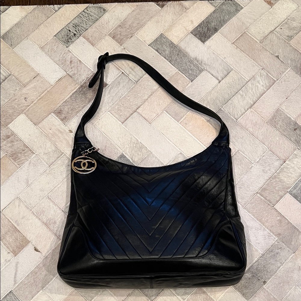 CHANEL Vintage Black Chevron Leather Shoulder Bag